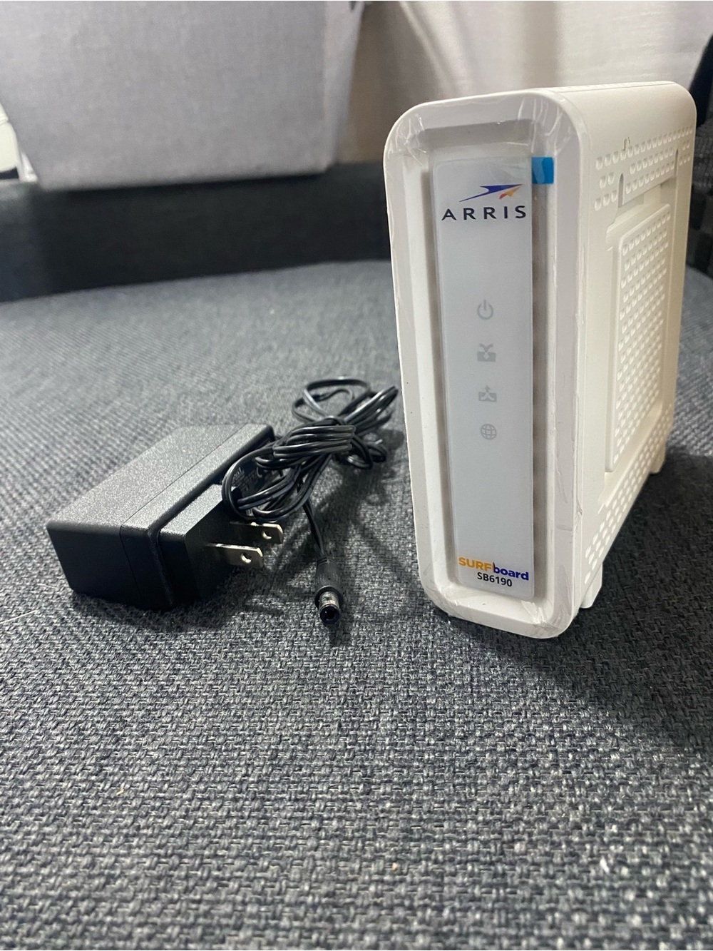 ARRIS SURFboard SB6190 DOCSIS 3.0 32 x 8 Gigabit Cable Modem White w Adapter